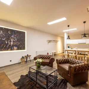 Deluxe Elizabeth W/ 4bedrm, 2bathrm, 1lvngrm Apartment