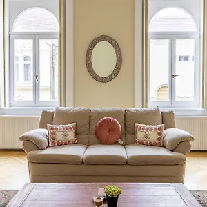 Graceful & Cozy Dream Next To The Opera House Apartment